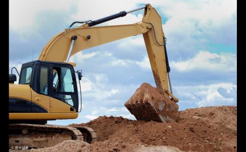 挖掘机挖土动作技巧（挖掘机基本作业操作方法与常见问题分析）